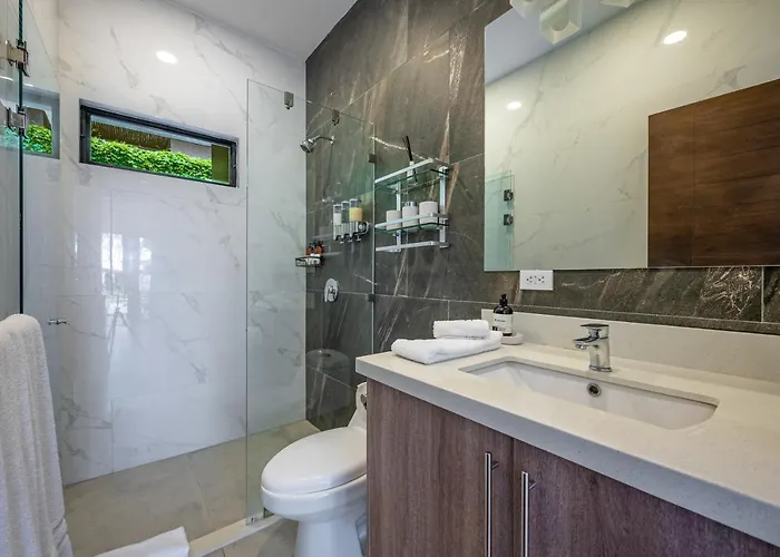 Modern 4Br Family Home W/ Pool In Tamarindo Vakantiehuis